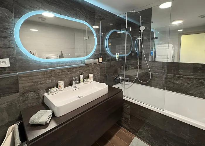 Eurovea Tower Lux 34th Floor 아파트