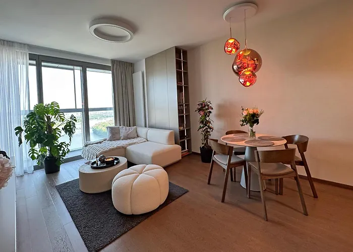 Eurovea Tower Lux 34th Floor 아파트 *